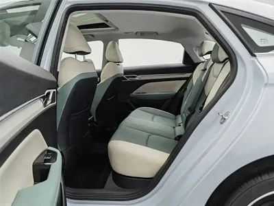 Geely L HiP