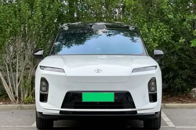 Nio ES8