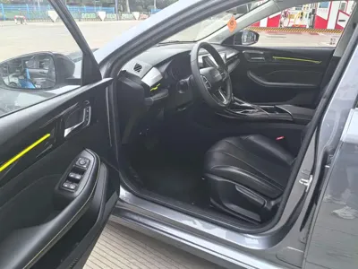 Roewe i5