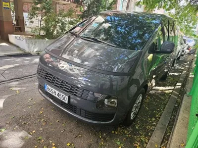 Hyundai Staria