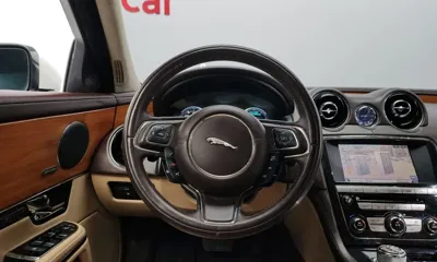 Jaguar XJ