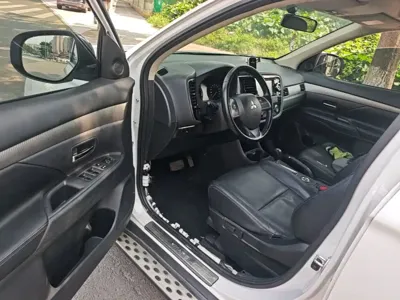 Mitsubishi Outlander (Import)