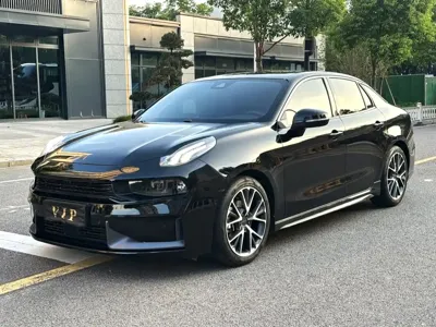 Lynk & Co 03