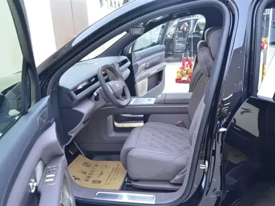 Nio ES8