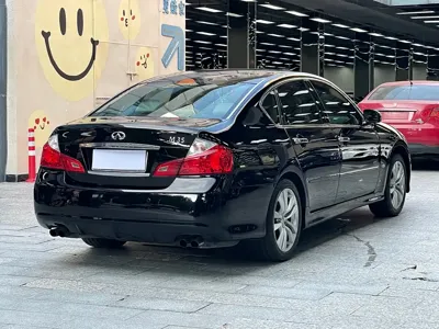 Infiniti M