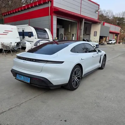 Porsche Taycan