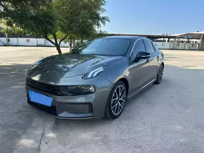 Lynk & Co 03