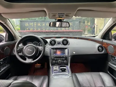 Jaguar XJ