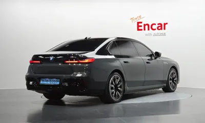 BMW i7