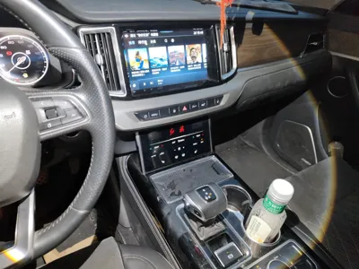Hongqi HS7