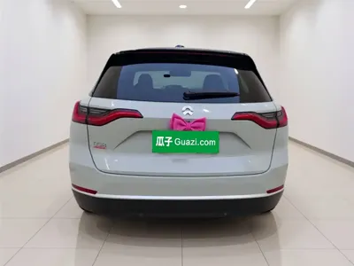 Nio ES8