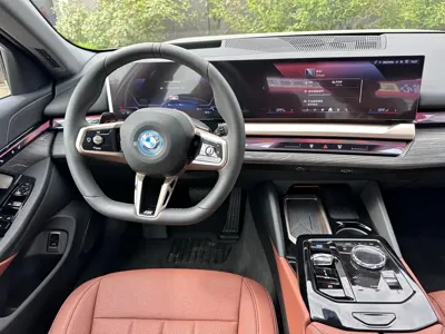 BMW i5
