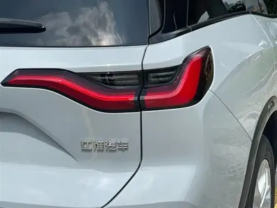 Nio ES8