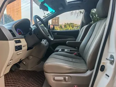 BYD M6