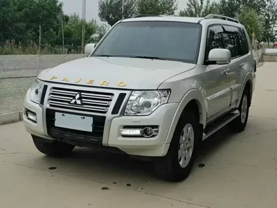 Mitsubishi Pajero (Import)