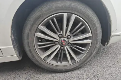 Roewe i5