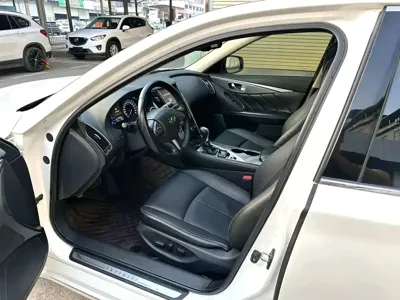 Infiniti Q50L