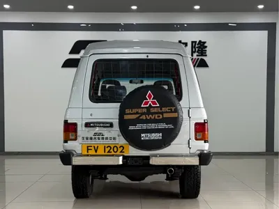 Mitsubishi Pajero (Import)