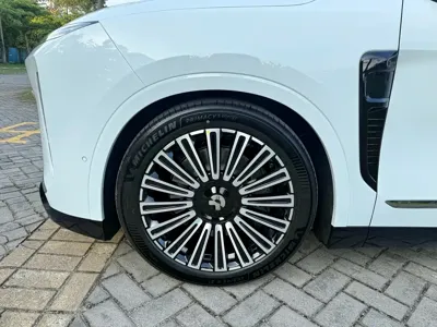 Nio ES8