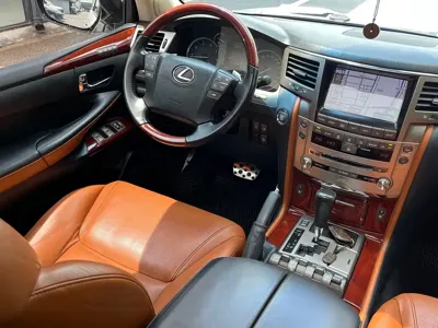 Lexus LX