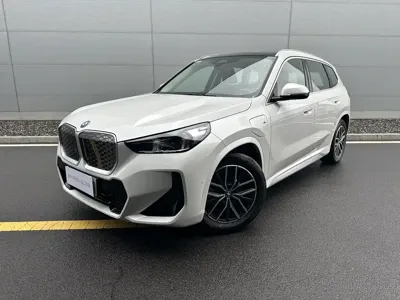 BMW iX1