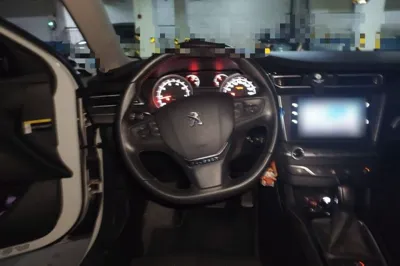 Peugeot 408