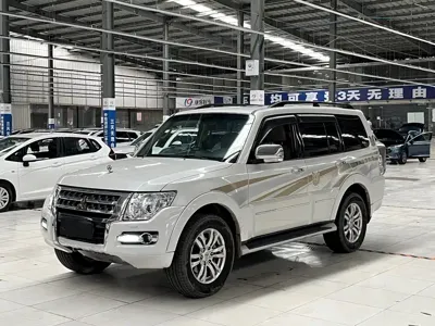 Mitsubishi Pajero (Import)