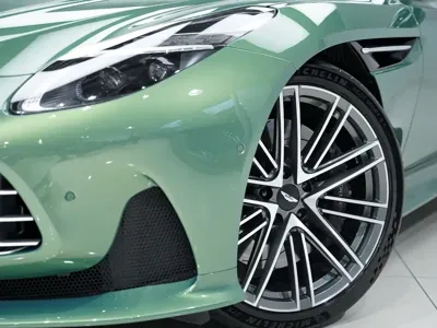 Aston Martin DB12