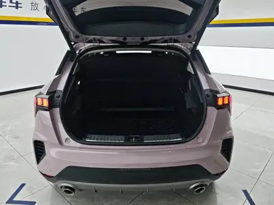 Lynk & Co 06