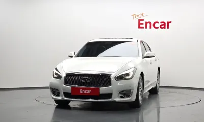 Infiniti Q70