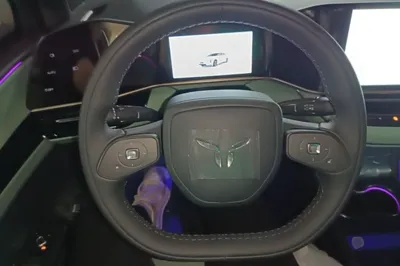 Hongqi EH7