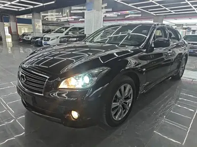 Infiniti Q70