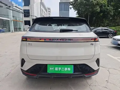 Lynk & Co 06