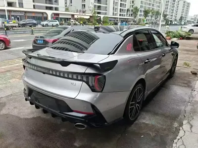 Lynk & Co 03