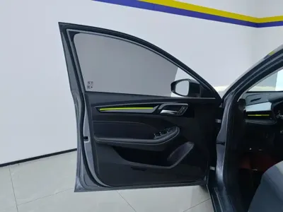 Roewe i5