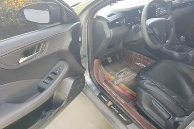 Roewe i5