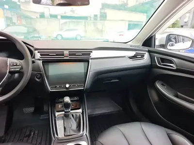 Roewe i5