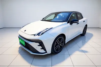 Lynk & Co 03