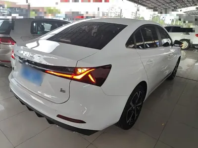 Roewe i5