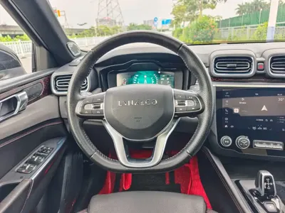 Lynk & Co 03
