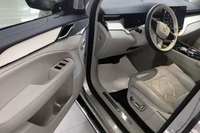 Volvo EM90