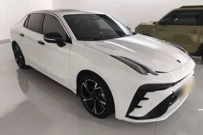 Lynk & Co 03