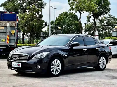 Infiniti M