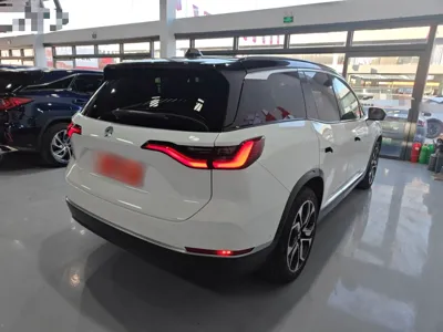 Nio ES8