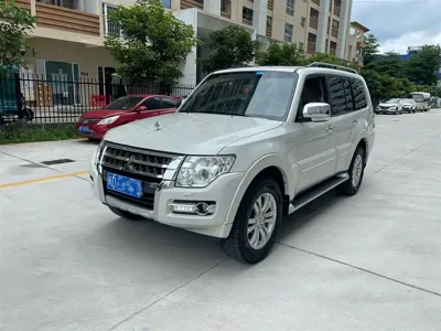 Mitsubishi Pajero (Import)