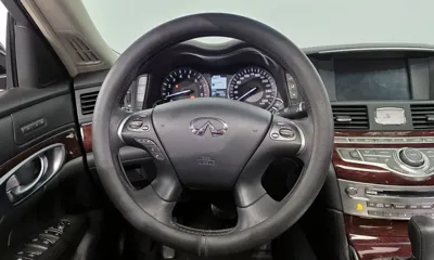 Infiniti Q70