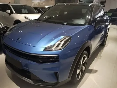 Lynk & Co 06