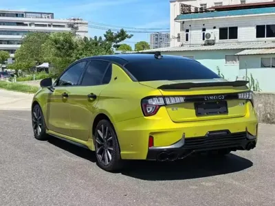 Lynk & Co 03