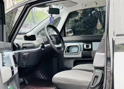 Baojun E300