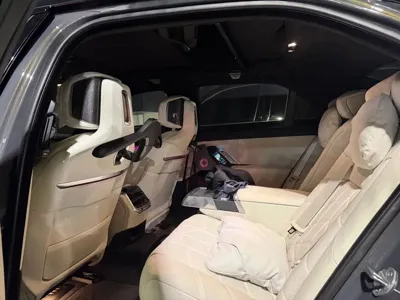 BMW i7